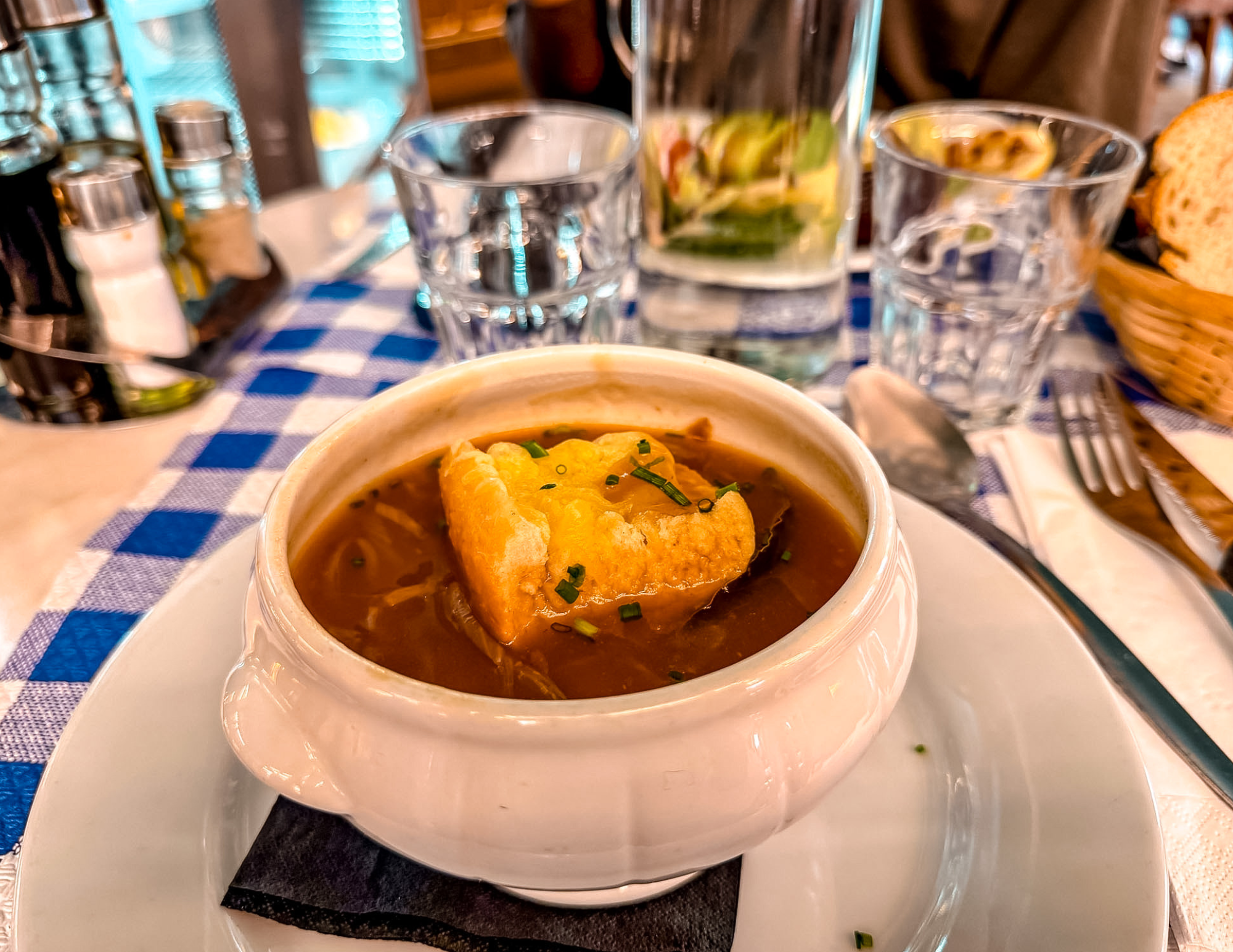 How to Eat on a Budget in Paris (7).png